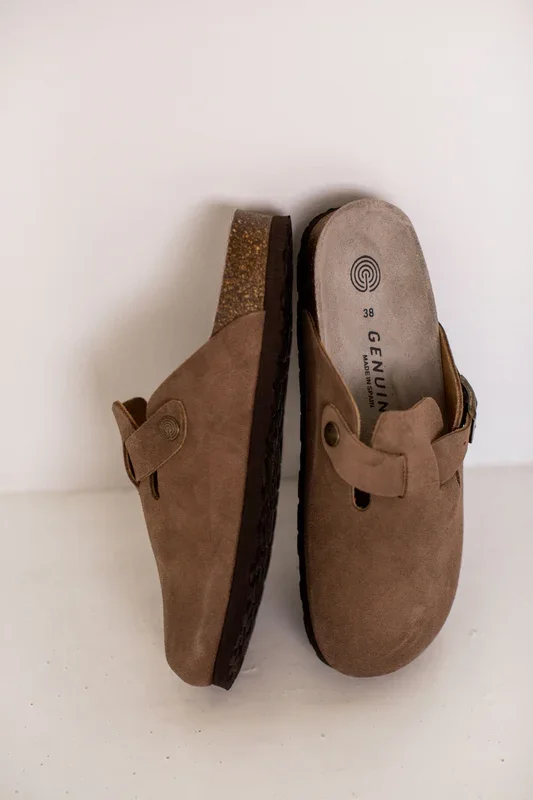 ‘Tacoma’ Suede Boston Clogs in Mocha