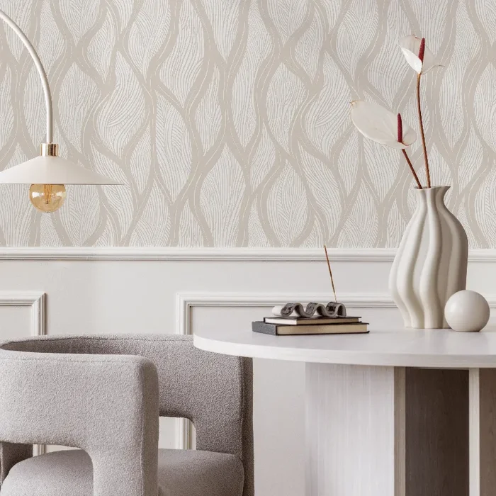 Abstract Wallpaper With A Wavy Leaf Motif In Beige And Cream – C626