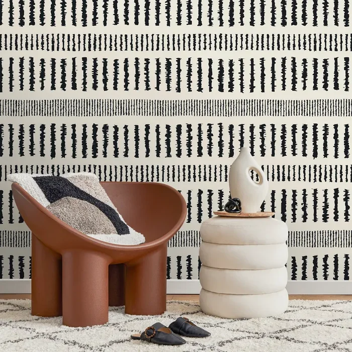 Abstract Wallpaper With Irregular Stripes In Black And Off-white – A798