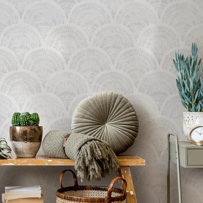 Art Deco Wallpaper With A Scalloped Fan Motif In Gray And Cream – C532