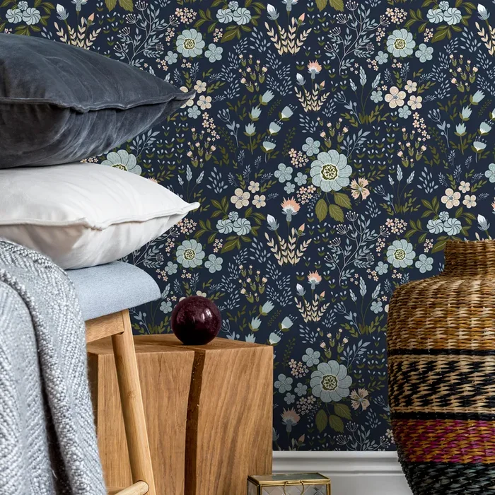 Botanical Wallpaper With A Folk Art Floral Motif In Navy, Blue, And Pink – B582