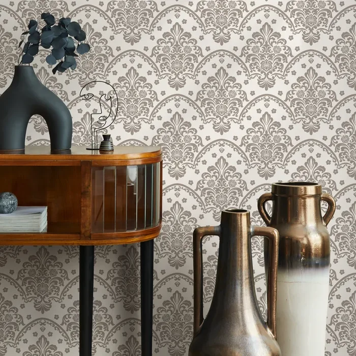 Damask Wallpaper With A Scalloped Motif In Brown And Cream – D197