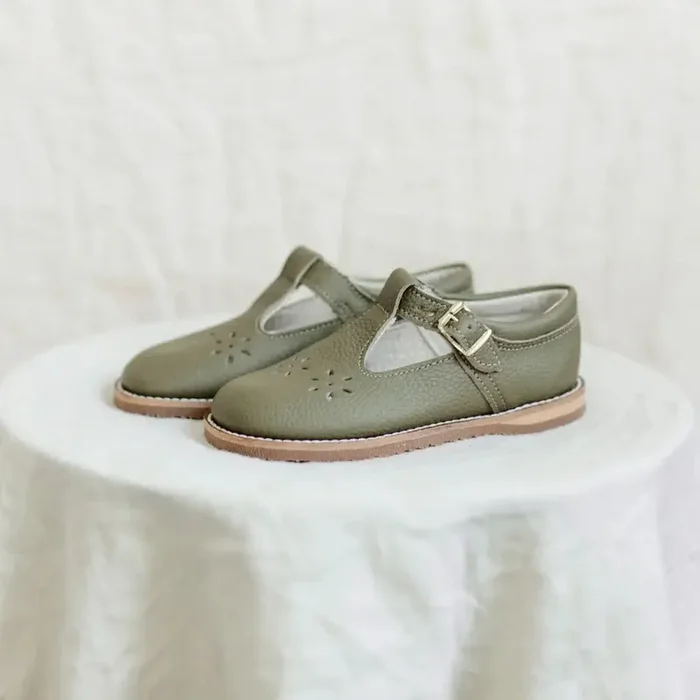 Flora T-strap – Pine