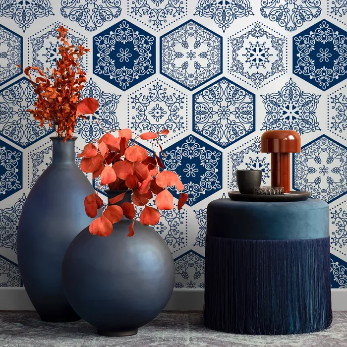 Geometric Wallpaper With A Hexagonal Tile Motif In Blue And White – B688