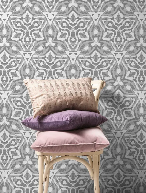 Geometric Wallpaper With A Tribal Kaleidoscope Motif In Gray And White – X028