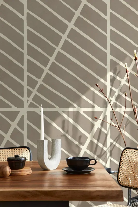 Geometric Wallpaper With Abstract Intersecting Lines In Tan And Cream – D327