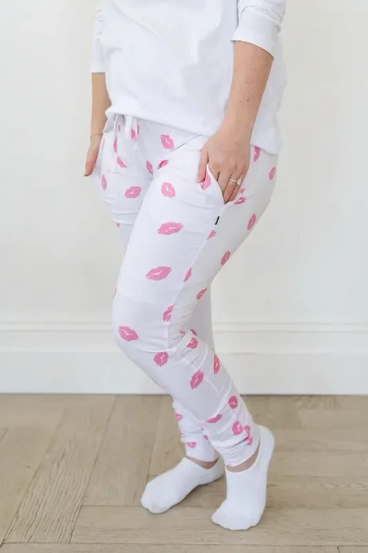 Kisses – Women’s Jogger
