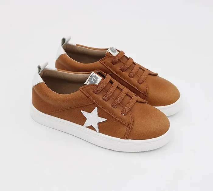 Low Top Sneakers – Weathered Brown / White Leather Star