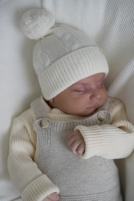 Luna + Luca Cable Knit Pom Beanie – Off-white