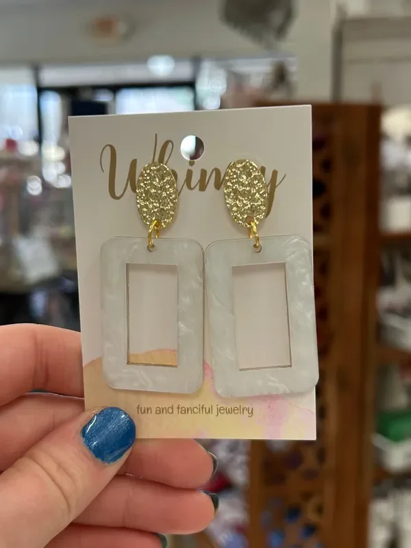 Maizey Acrylic Square Earrings