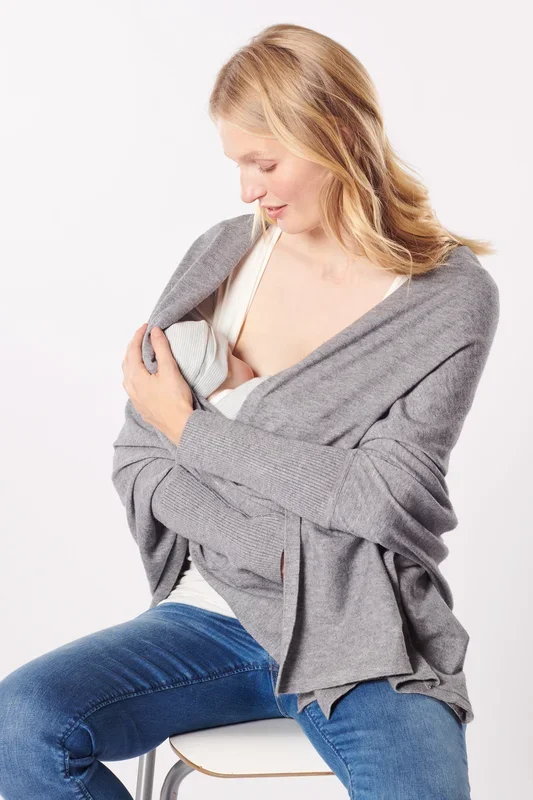 Maternity and nursing poncho with sleeves made of soft knit