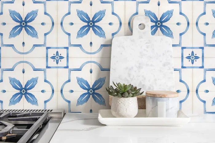 Moroccan Wallpaper Featuring A Watercolor Tile Motif In Blue – D535