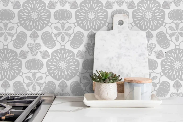 Scandinavian Wallpaper With A Folk Art Damask Motif In Light Gray – X051