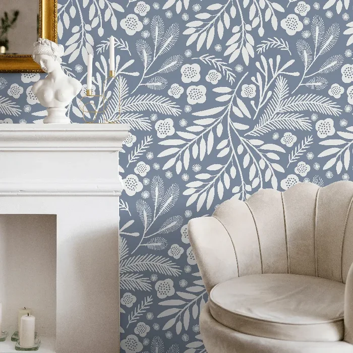 Scandinavian Wallpaper With Stylized Leaves And Blooms In Blue And White – A760