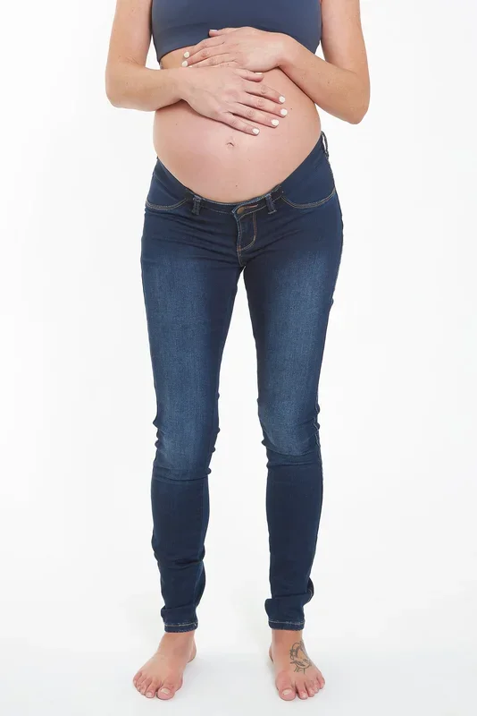 Skinny maternity jeans with elastic inserts