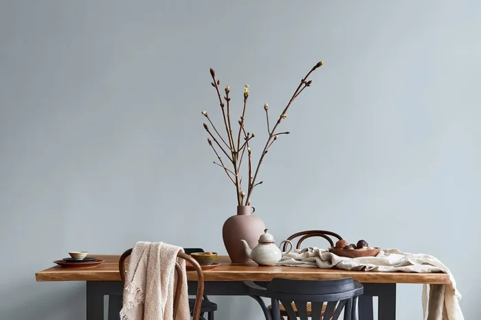 Solid Color Wallpaper With A Minimalist Style In Light Grayish Blue – D440