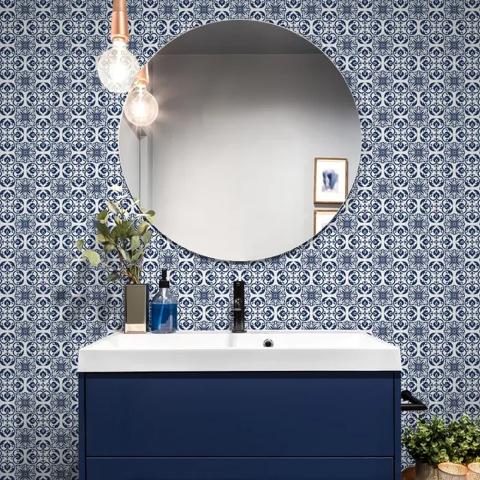 Tile Wallpaper With An Intricate Medallion Motif In Blue And White – C190