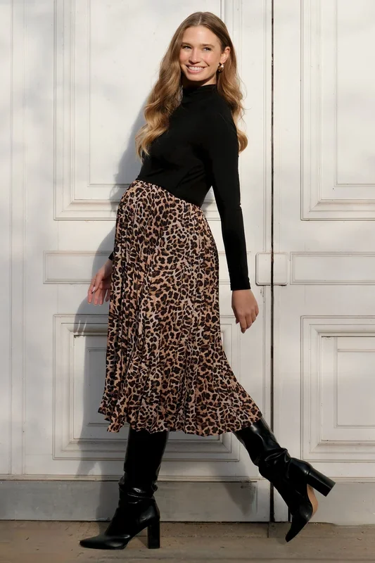 Umstands- und Stillkleid mit Plisseerock in Leo Print