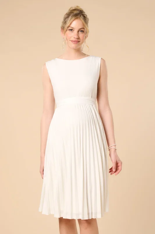 Umstandsbrautkleid mit U-Boot Ausschnitt und Plissees