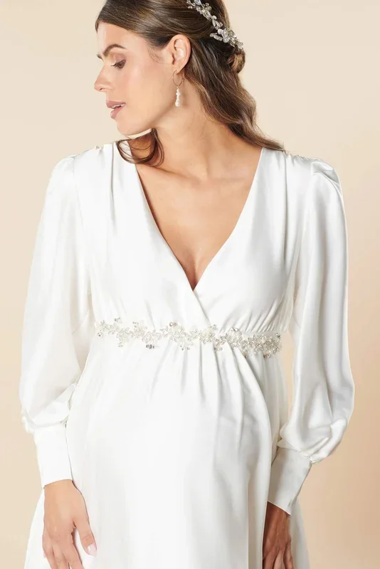 Wedding dress sash with rhinestone embellishments and pearls